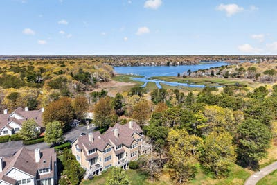 /international/us/2-quinns-way-mashpee-ma-110107987613/