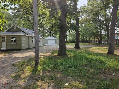 /international/us/2657-roberts-street-norton-shores-mi-110101366620/?lang=en