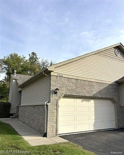 /international/us/17410-n-lucille-circle-huron-twp-mi-110120497552/