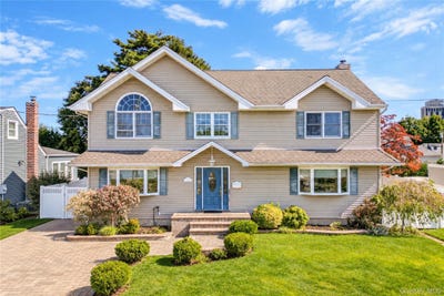 /international/us/122-dorothy-drive-east-meadow-ny-110120465648/