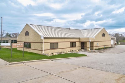 /international/us/4001-river-ridge-drive-ne-cedar-rapids-ia-110120122217/