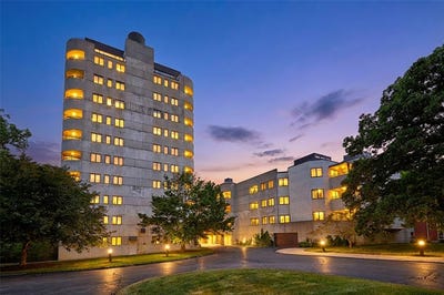 /international/us/3930-grand-avenue-des-moines-ia-110104847944/