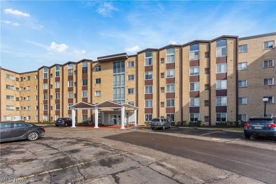 /international/us/25735-lorain-road-north-olmsted-oh-110105952305/