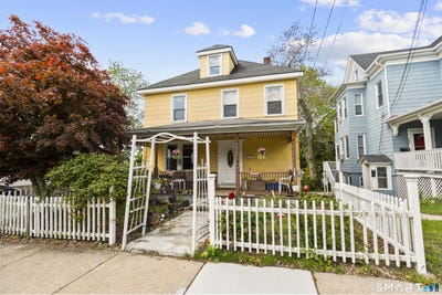 /international/us/242-crystal-avenue-new-london-ct-110108130980/