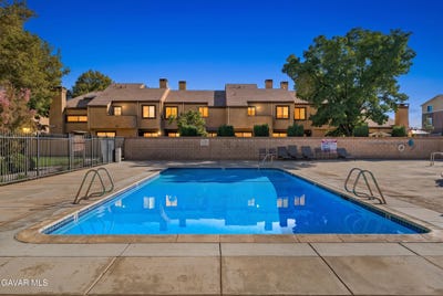 /international/us/1830-e-avenue-j2-lancaster-ca-110120057531/