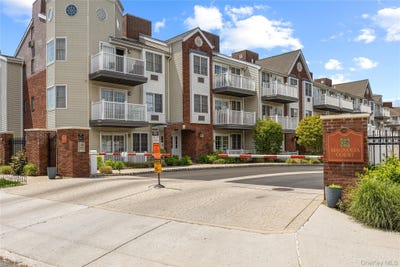 /international/us/9422-magnolia-court-ozone-park-ny-110107962988/