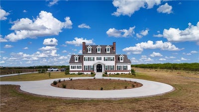 /international/us/741-county-road-159-kenedy-tx-110101675221/