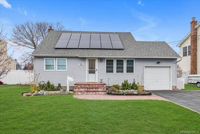 /international/us/190-31st-street-lindenhurst-ny-110107435191/