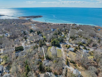 /international/us/13-hidden-village-road-west-falmouth-ma-110107334458/