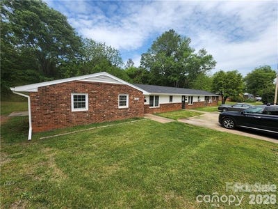 /international/us/151-crescent-drive-forest-city-nc-110105191848/