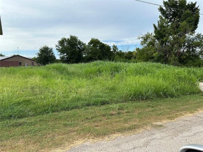 /international/us/213-4th-st-rockdale-tx-110092956968/