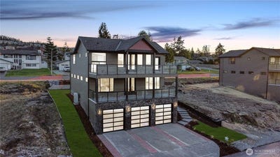 /international/us/3706-west-3rd-street-anacortes-wa-110105192266/