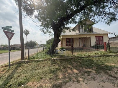 /international/us/300-n-10th-carrizo-springs-tx-110108141590/