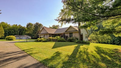 /international/us/11678-e-grand-river-avenue-portland-mi-110101092490/