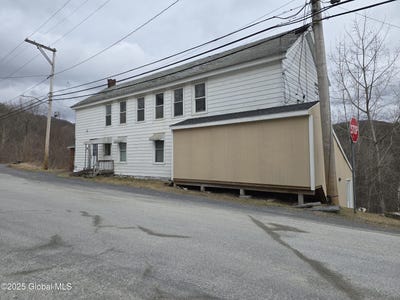 /international/us/36-38-main-street-petersburgh-ny-110098128847/