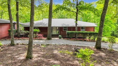/international/us/805-quail-cove-circle-warne-nc-110093179015/