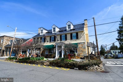 /international/us/17-s-madison-street-middleburg-va-110120416916/