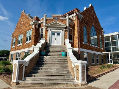 /international/us/201-e-church-street-ozark-mo-110100255795/