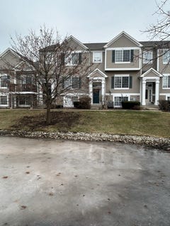 /international/us/103-enclave-circle-bolingbrook-il-110104400382/