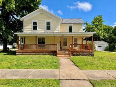 /international/us/426-w-walnut-street-nevada-mo-110108441229/