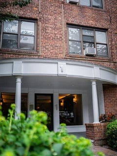 /international/us/1-townhouse-place-great-neck-ny-110100773250/