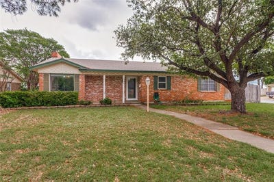 /international/us/209-teeter-drive-crowley-tx-110107583033/