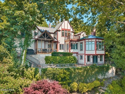 /international/us/674-crescent-avenue-saratoga-springs-ny-110119404274/