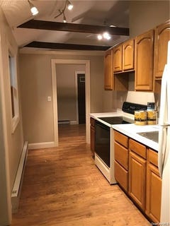 /international/us/6-main-street-unionville-ny-110107632103/