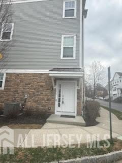 /international/us/1426-hudson-circle-highland-park-nj-110106587121/