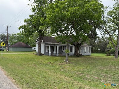 /international/us/239-w-high-street-goliad-tx-110107846774/