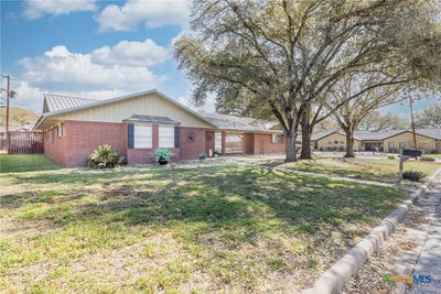 /international/us/1413-summit-drive-gonzales-tx-110098161873/