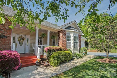 /international/us/606-carriage-commons-drive-hendersonville-nc-110108439751/
