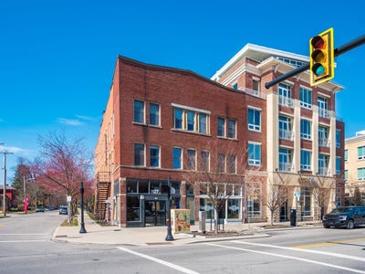 /international/us/1131-n-high-street-columbus-oh-110098194602/