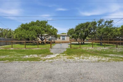 /international/us/867-rowe-st-rockport-tx-110108425417/
