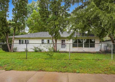 /international/us/1400-deforest-ave-iowacity-ia-110120536356/