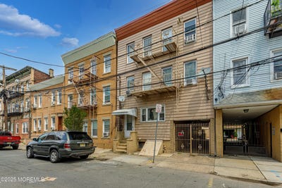 /international/us/314-e-kinney-street-newark-nj-110101027679/