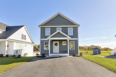 /international/us/18-feldspar-lane-cumberland-me-110119611347/