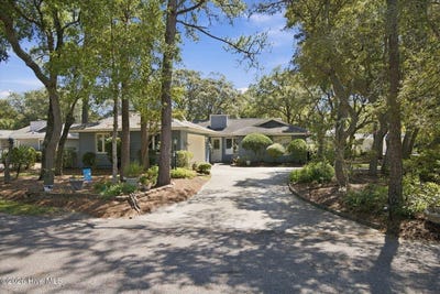 /international/us/611-camellia-lane-sunset-beach-nc-110119930383/