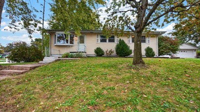 /international/us/1502-julie-drive-bloomington-il-110120634356/