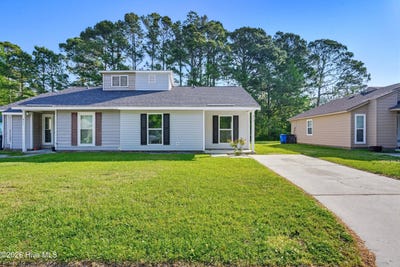 /international/us/213-village-drive-jacksonville-nc-110107409566/