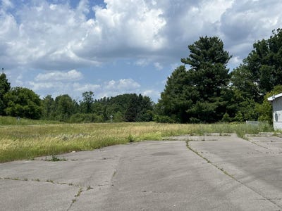 /international/us/527-county-route-42-massena-ny-110096851218/