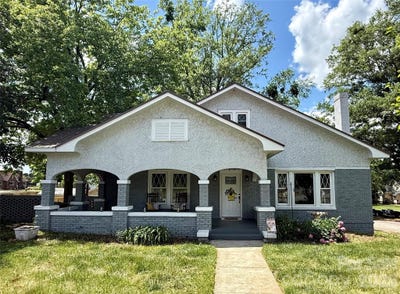 /international/us/2709-n-main-avenue-newton-nc-110107744751/