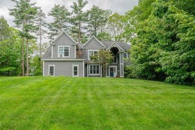 /international/us/24-surrey-lane-falmouth-me-110100157107/