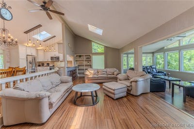 /international/us/398-moongate-drive-osage-beach-mo-110105355080/