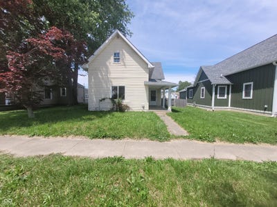 /international/us/932-w-main-street-greenfield-in-110108282548/