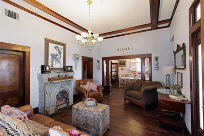 /international/us/403-w-franklin-street-alvord-tx-110105960718/
