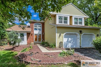 /international/us/9-chipwood-lane-north-brunswick-nj-110119685218/