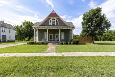 /international/us/404-e-main-street-ladonia-tx-110093142692/