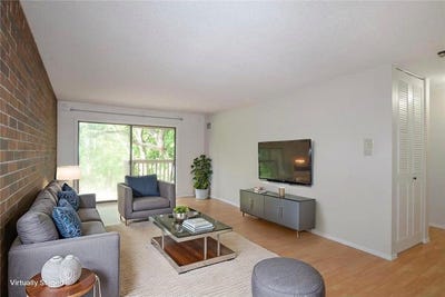 /international/us/9400-old-cedar-avenue-s-bloomington-mn-110100720988/