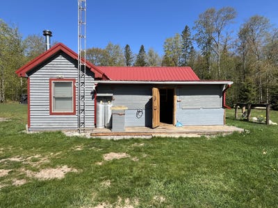 /international/us/7461-old-grade-rd-newberry-mi-110108442588/
